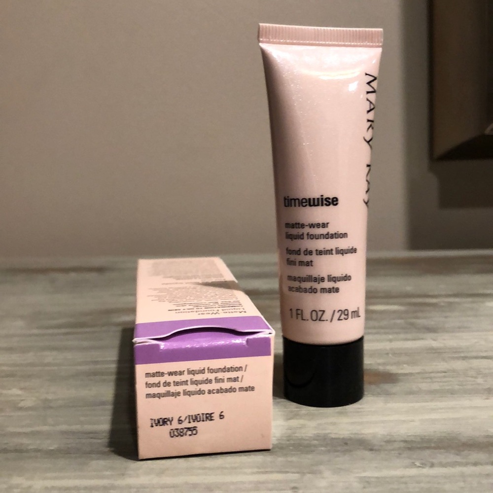 Mary Kay Matte-Wear Liquid Foundation Ivory 6